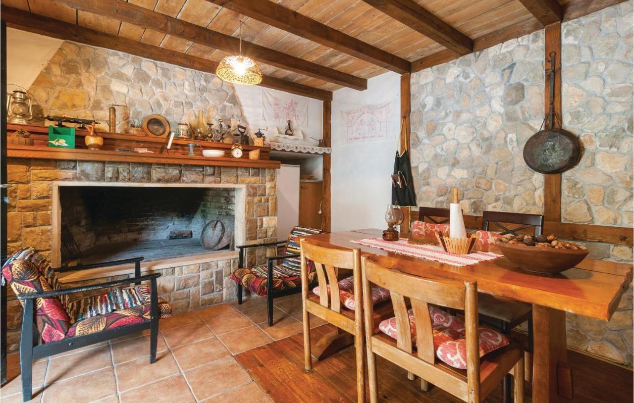 Cozy Home In Podaspilje With Kitchen Svinišće Kültér fotó