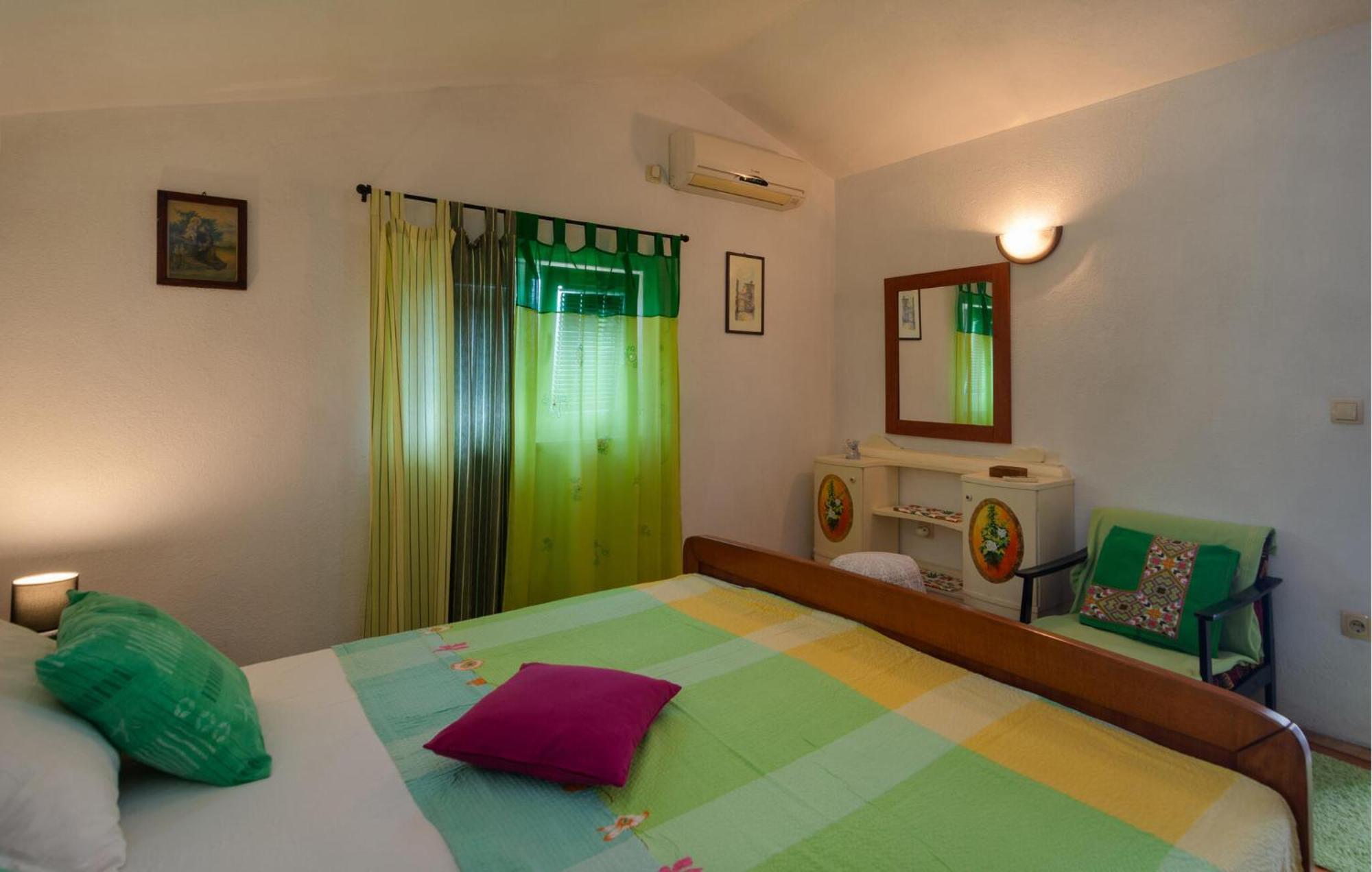 Cozy Home In Podaspilje With Kitchen Svinišće Kültér fotó