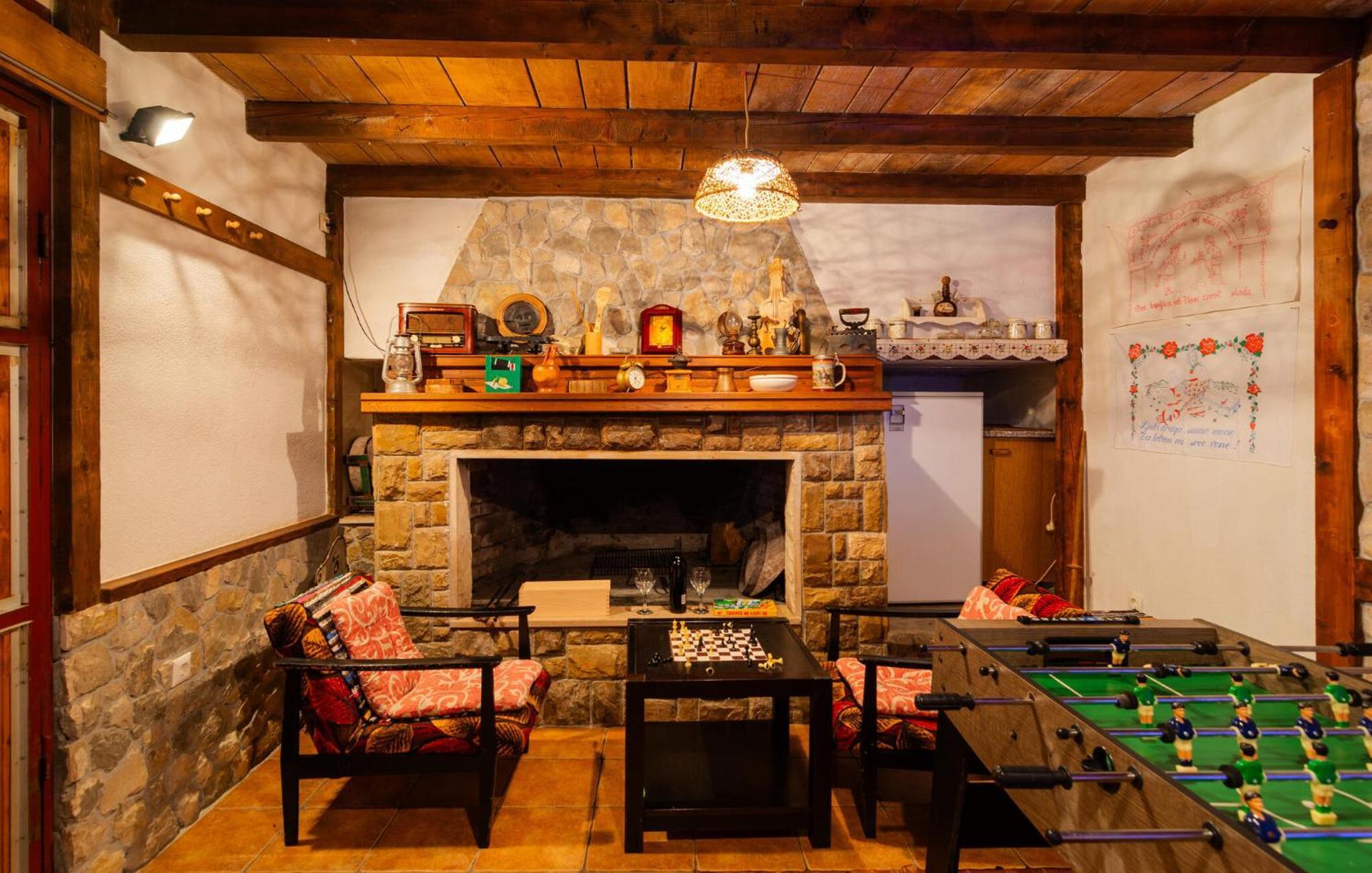 Cozy Home In Podaspilje With Kitchen Svinišće Kültér fotó