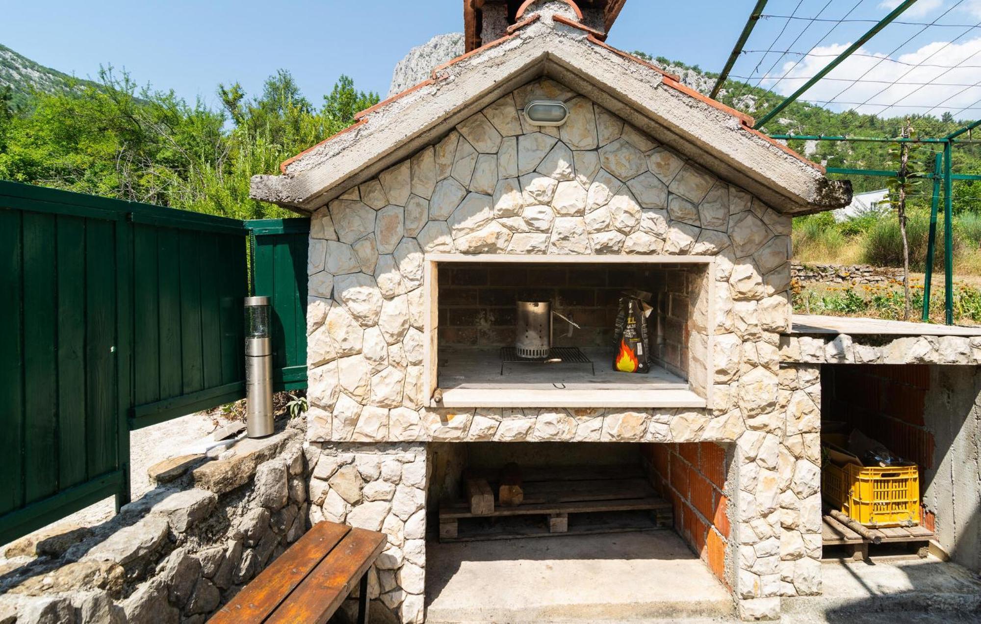 Cozy Home In Podaspilje With Kitchen Svinišće Kültér fotó
