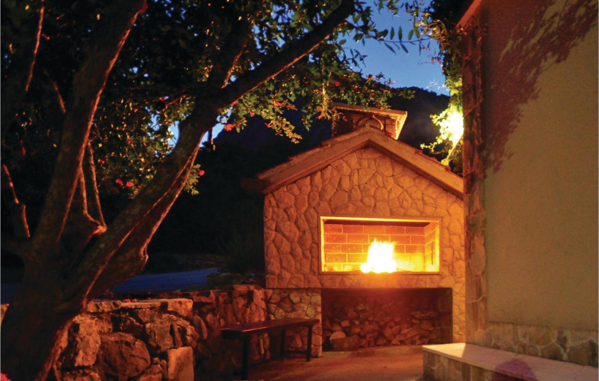 Cozy Home In Podaspilje With Kitchen Svinišće Kültér fotó